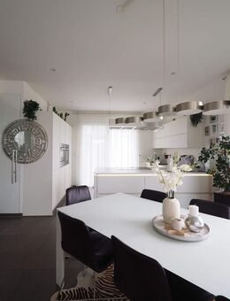 ++EDEL++ Luxus-Maisonette mit 3 Terrassen, 3 Bäder, Fitness-Wellness-Raum, XXL-Garage, uvm.... - Senden (Bayern)