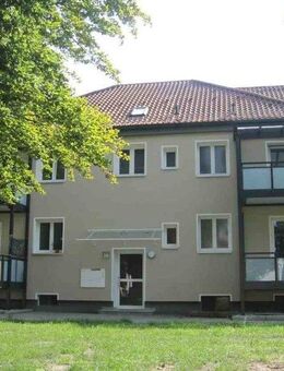 Schöner Wohnen! Frisch renovierte, geräumige 2,5 - Zimmer-Wohnung mit Balkon! - Mühldorf (Inn)