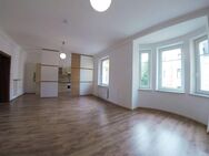 2-Zimmer-Wohnung mit Balkon & großzügigem Wohn-/Essbereich mit offener Küche! - Döbeln