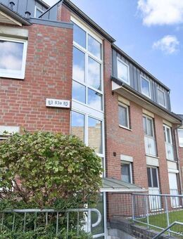 Individuelle 3,5 Zimmer auf zwei Ebenen: Lichtdurchflutete Maisonette mit Balkon u. TG-Stellplatz - Wedel