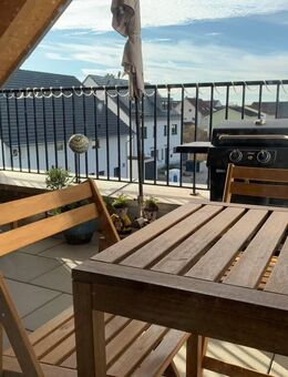 **Herrliche 4 Zi.-DG-Wohnung mit Dachterrasse + 2 Stpl. in toller Wohnlage Goldach (S8)** - Hallbergmoos