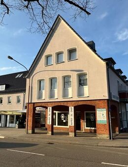 Sehr gepflegtes Wohn- und Geschäftshaus mit Lagerhalle und 4 Garagen in Lübeck-Kücknitz - Lübeck