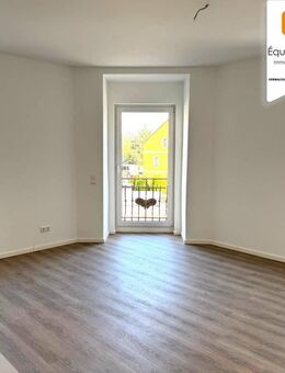 Helle 4- Raumwohnung in frisch saniertem Mehrfamilienhaus wartet auf Sie! - Heidenau (Sachsen)