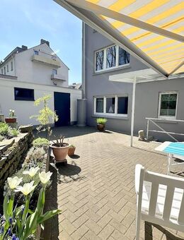 **HOCHwertig ausgestattete EG-Wohnung mit Terrasse/Garten und breiter Tandemgarage in Odenkirchen** - Mönchengladbach