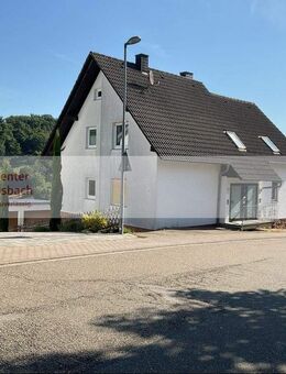 Zweifamilienhaus mit Einliegerwohnung und großem Grundstück - Gernsbach