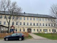 Renovierte 2-Raumwohnung im Dachgeschoss, Bad + Küche mit Tageslicht in guter Lage zu vermieten! - Glauchau