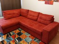 Rotes Sofa aus Velours in gutem Zustand zu verkaufen - Mannheim Zentrum
