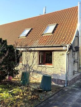 Doppelhaushälfte in Alt-Hohenschönhausen auf großem Grundstück - Berlin