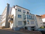 Modernisiertes Zweifamilienhaus ohne Garten, mit Garage und zwei Stellplätzen in Düppenweiler - Beckingen