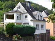 Solides freistehendes Haus mit Doppelgarage und Garten in Zell (Mosel) - Zell (Mosel)