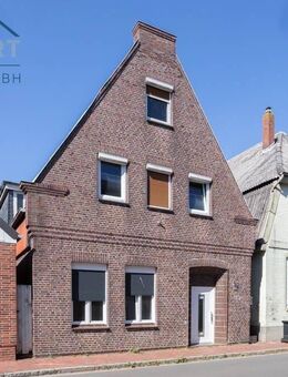 360° Rundgang - Historisches Zweifamilienhaus mit Platz & Feuchtigkeitsschäden zu verkaufen - Krempe