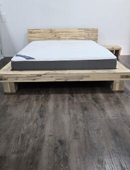 Bett Akazie massiv komplett Rost und Matratze/Lieferung - Mels