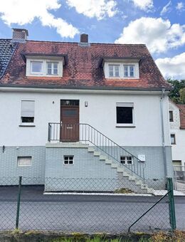 Doppelhaushälfte auf schönem Grundstück in zentraler Lage Helsas - Helsa