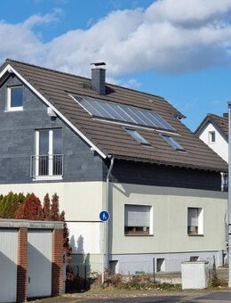 Einfamilienhaus mit modernisierter Wohnung im OG in guter Lage! - Bergisch Gladbach