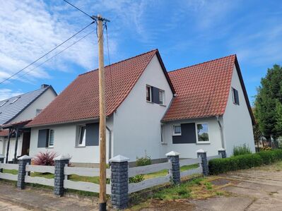 Zweifamilienhaus in Herbsleben mit Nebengelass und Garten