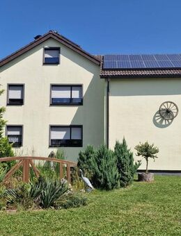 Gepflegtes Zweifamilienhaus mit großzügigem Garten, PV-Anlage in Steinheim am Albuch - Steinheim (Albuch)