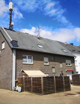 6 Part. Mehrfamilienhaus mit Keller, Garagen und Garten in ruhiger Vorstatdtlage - Mönchengladbach