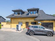 Generationenhaus mit neuer Luft-Wärmepumpe, Terrassen, Balkon, Garagen + Doppelcarport - Overath