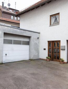 GELEGENHEIT: Freist. Einfamilienhaus mit 2 Garagen und Werkstatt, sofort beziehbar - Lenningen