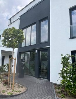 Leben und Wohnen in einzigartiger Wohnlage, Am Jubiläumswald in Herford, Exklusive Obergeschoss-Wohnung - Erdwärmeheizung - Herford (Hansestadt)
