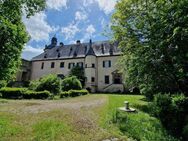 Ihre Chance: die Burg Veynau mit Vorburg und großen landwirtschaftlichen Flächen sucht einen neuen Burgherrn... - Euskirchen