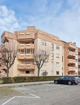 Großzügige, vermietete 2-Zimmer-Wohnung mit Aufzug, Balkon, TG und Außenstellplatz - Tamm