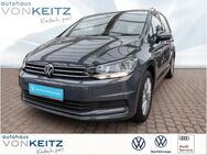 VW Touran, 1.5 TSI MOVE S MET, Jahr 2023 - Solingen (Klingenstadt)