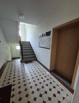 schöne renovierte 2 Zimmer Wohnung mit verglastem Balkon im Erdgeschoß - Zeitz