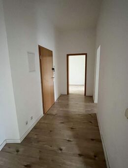 Helle 3-Zimmer-Wohnung mit durchdachtem Grundriss in gepflegtem Mehrfamilienhaus - Plauen