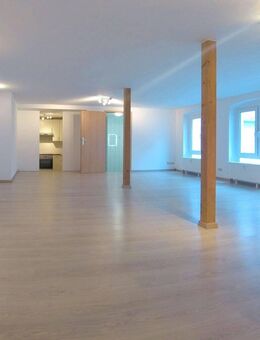 große 1-Zimmer-Wohnung mit Einbauküche, eigener großer Keller...! - Döbeln