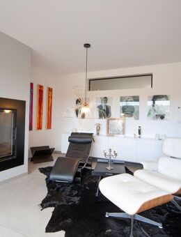 LUXURIÖSE WOHNUNG MIT HOCHWERTIGER AUSSTATTUNG EINBAUSCHRÄNKEN EINBAUKÜCHE KAMIN UND WEINKELLER - Radebeul