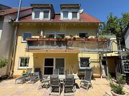 BJ 2000: tolles Zweifamilienhaus mit Dachterrasse, Garten & mehr! - Fürth