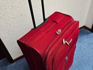 gebrauchter roter Koffer - Reisekoffer Trolley DELSEY - 48 x 72 x 30 cm = 110 L ; Weichschalenkoffer - Garbsen