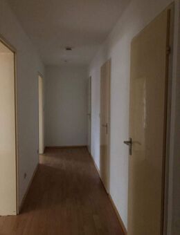 Geräumige, sonnige 2-Zimmer DG-Wohnung Erlangen-Tennenlohe - Erlangen