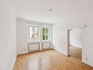 Mitten in der Nordstadt & mit Balkon! Helle 2,5-Zimmer-Wohnung im 1.Stock, zentrale aber ruhige Lage in Rennweg - Nürnberg