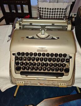 Adler Schreibmaschine - Itzehoe