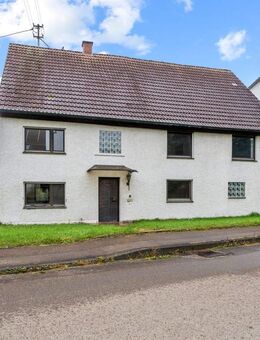 Großes Grundstück! Historisches Wohnhaus mit viel Potenzial in zentraler, ruhiger Lage - Schemmerhofen