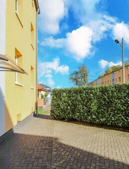 2-Raum-Wohnung mit Holzböden, Kamin und Tageslichtbad - Gartenmitbenutzung inklusive - Magdeburg