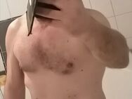 Ich suche Trans Femboy oder Sissy - Bad Füssing