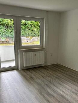 Teilsanierte 3 Zimmer Erdgeschoss Wohnung - Hagen (Stadt der FernUniversität)