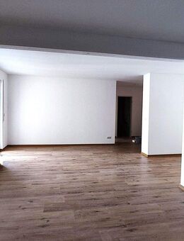 Neu renovierte 2-Zimmer-Wohnung mit Balkon - im Zentrum! - Plauen