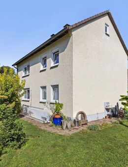 Zweifamilienhaus mit XXL Garten und 2 Garagen - Bietigheim-Bissingen