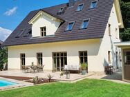 Luxus Landhaus mit Pool und freiem Blick ins Grüne - in TOP Lage - Effizienzhaus A+ - Potsdam