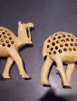2 Holz Kamele Babys inside Handarbeit Krippenfiguren? handgeschnitzt Deko Vintage Retro zus. 12,- - Flensburg