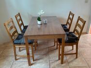 Esszimmertisch mit 4 Stühlen - Norden