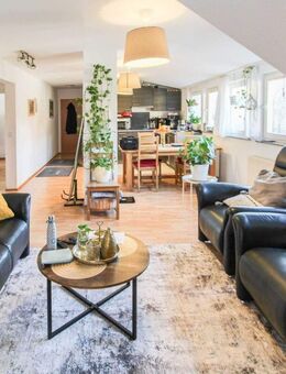 Lichtdurchflutete 4-Zimmer-Wohnung mit zwei Tageslichtbädern und praktischen Zusatzflächen - Esslingen (Neckar)