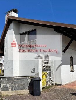 Top-Lage, viel Platz: Renovierungsbedürftiges Wohnhaus - Garching (Alz)