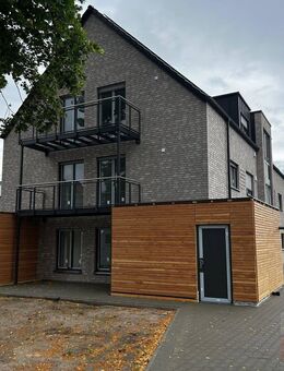 IMMOBILIEN GUMNIOR präsentiert: nachhaltiges Wohnen in 3-Zimmer-Dachgeschosswohnung mit Balkon - Rheine