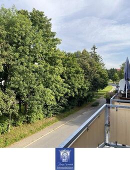 Charmante Singlewohnung mit viel Platz ... Balkon ... Abstellraum ... Stellplatz! - Bischofswerda