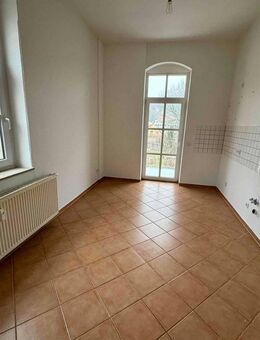 Gepflegte 2 Raumwohnung mit Balkon und Eckbadewanne - Freital